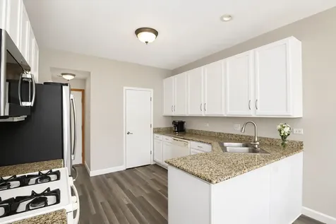 1904 Cobblestone Drive Carpentersville IL 60110