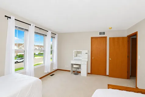 1904 Cobblestone Drive Carpentersville IL 60110