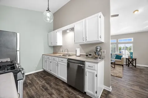 264 Nautical Way Elgin IL 60123