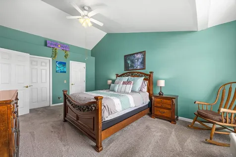 264 Nautical Way Elgin IL 60123