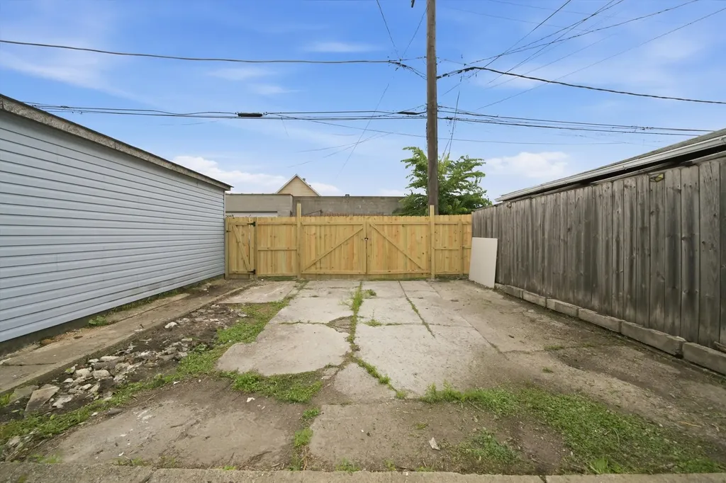 2642 South Sacramento Avenue Chicago IL 60623