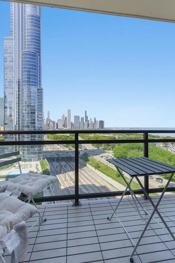233 East 13th Street Chicago IL 60605