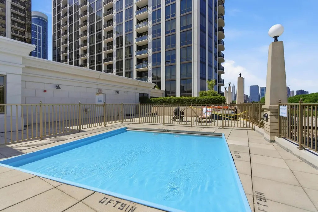 233 East 13th Street Chicago IL 60605