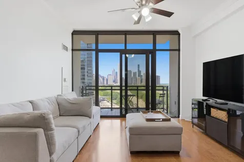 233 East 13th Street Chicago IL 60605