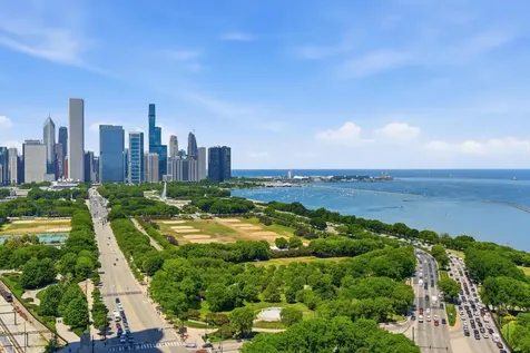 233 East 13th Street Chicago IL 60605