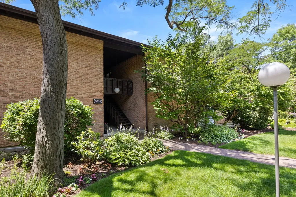 5535 East Lake Drive Lisle IL 60532