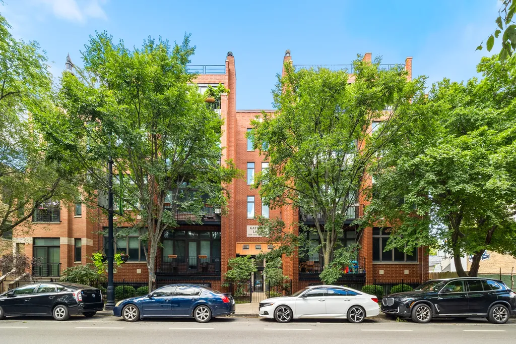 1740 West Belmont Avenue Chicago IL 60657