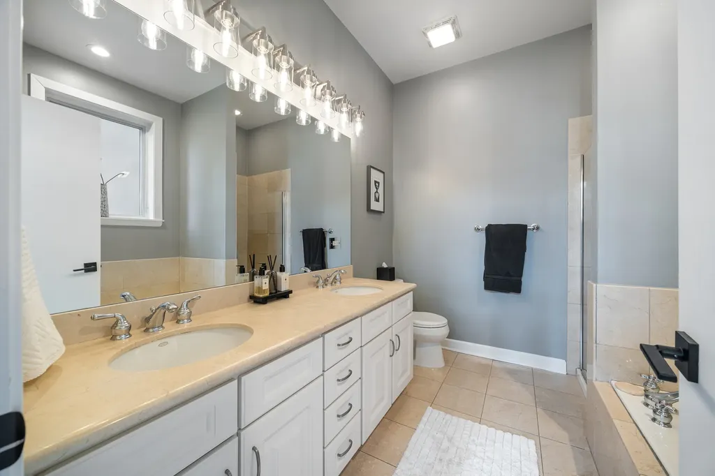 1740 West Belmont Avenue Chicago IL 60657
