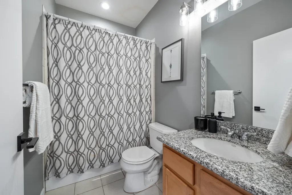 1740 West Belmont Avenue Chicago IL 60657