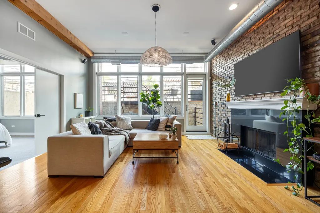 1740 West Belmont Avenue Chicago IL 60657