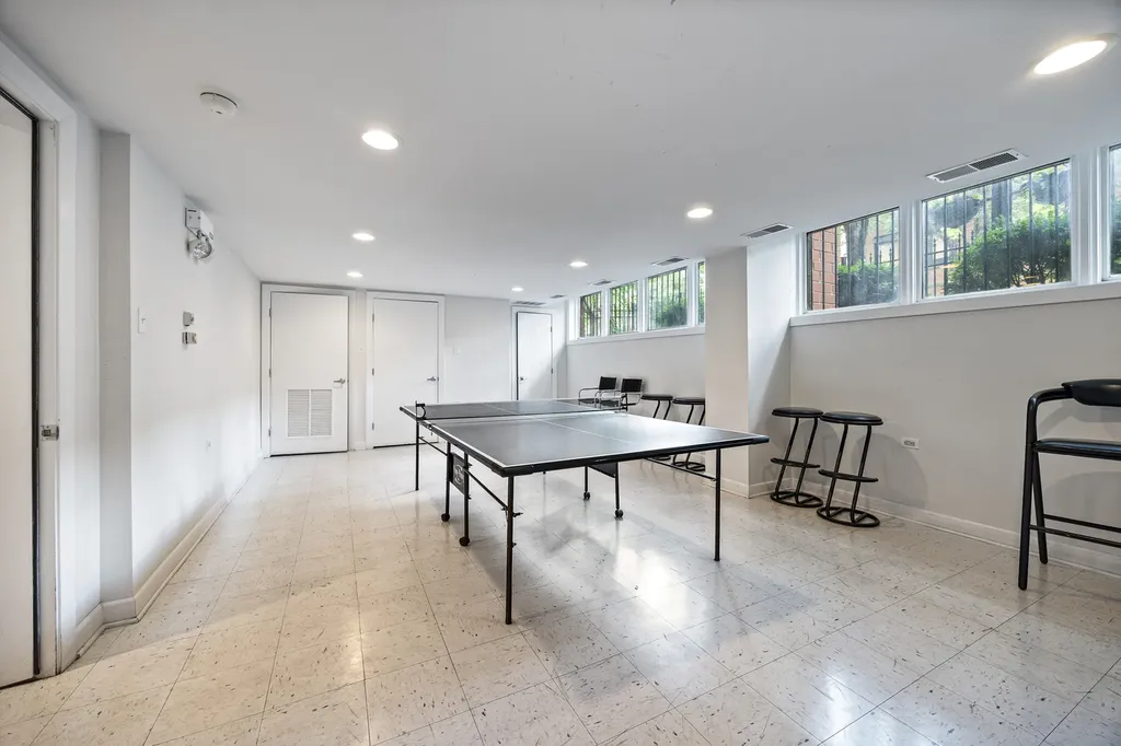 1740 West Belmont Avenue Chicago IL 60657