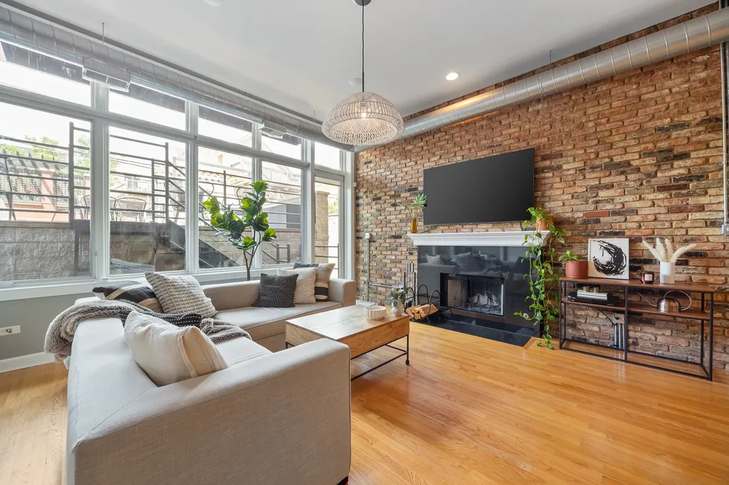 1740 West Belmont Avenue Chicago IL 60657