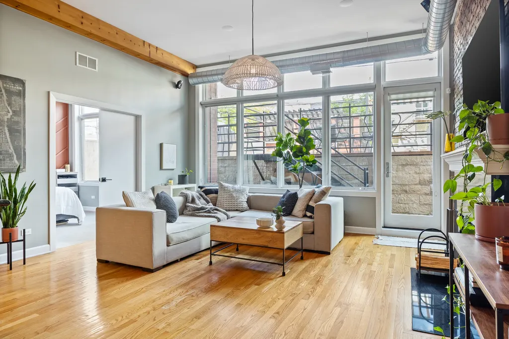 1740 West Belmont Avenue Chicago IL 60657