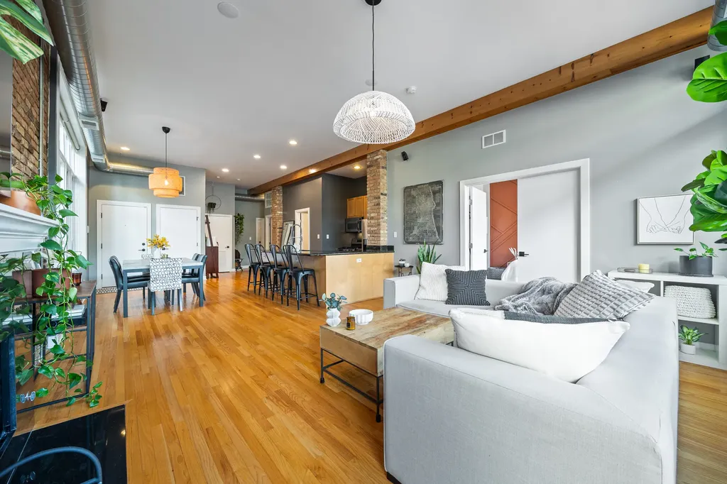 1740 West Belmont Avenue Chicago IL 60657