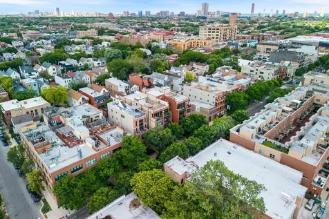 1740 West Belmont Avenue Chicago IL 60657