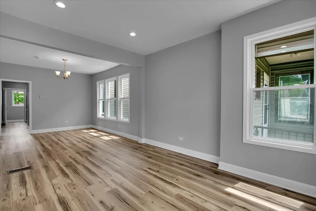 6233 South Claremont Avenue Chicago IL 60636