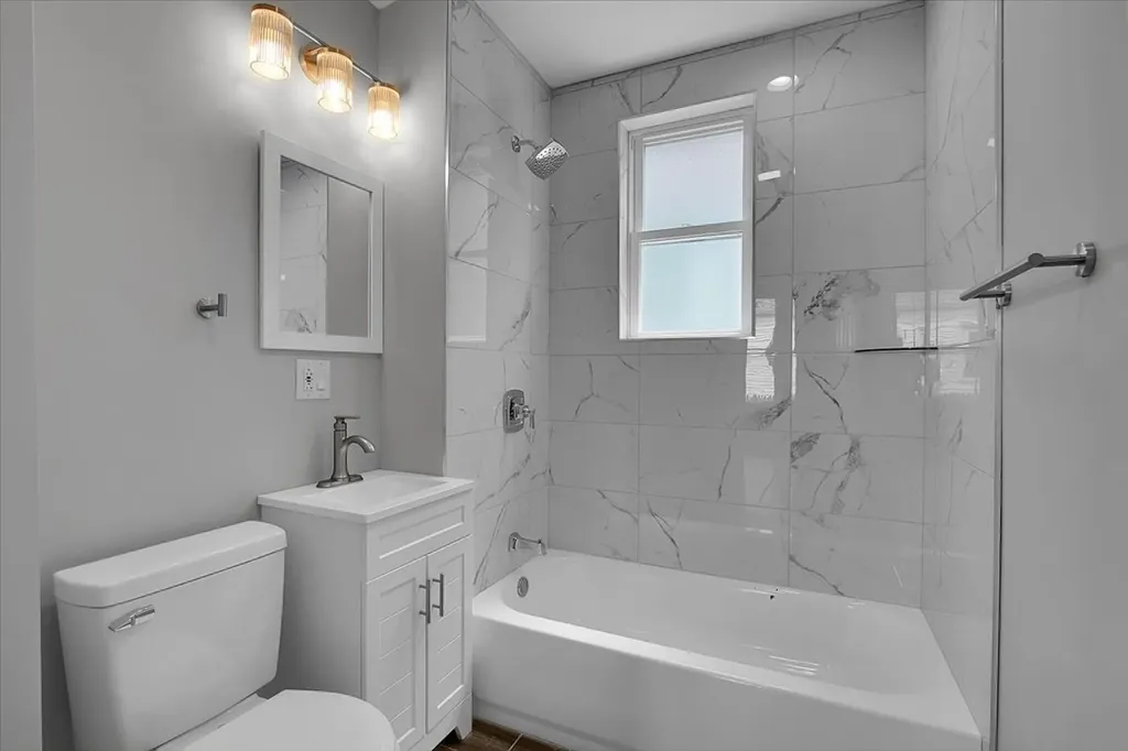 6233 South Claremont Avenue Chicago IL 60636