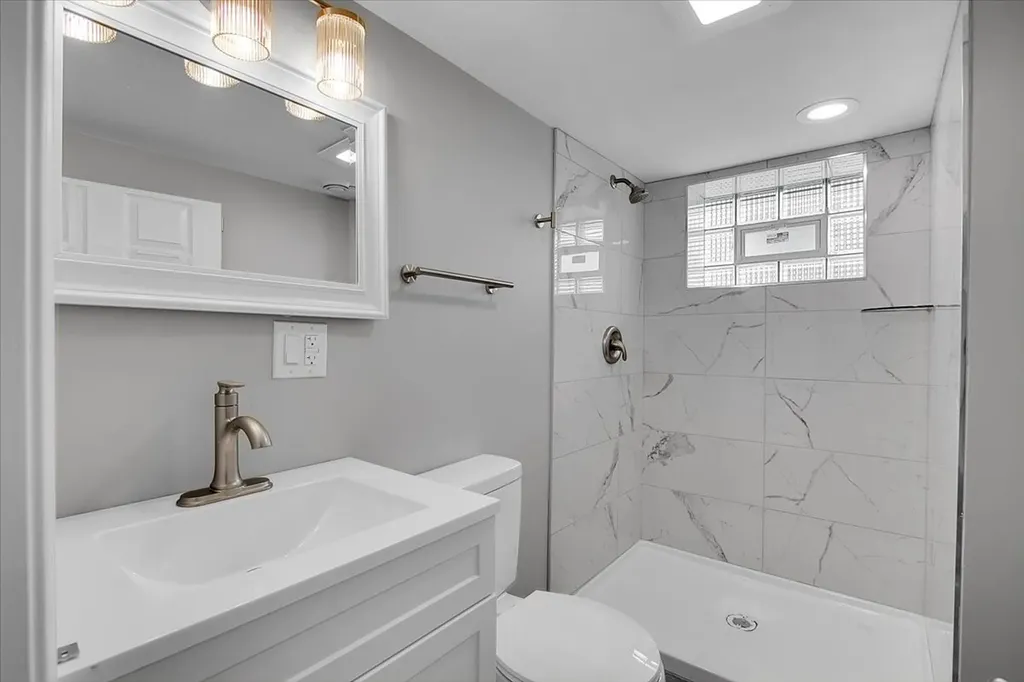 6233 South Claremont Avenue Chicago IL 60636