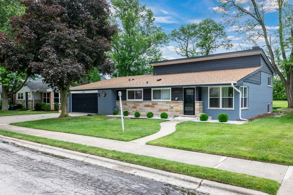 5823 Emerson Street Morton Grove IL 60053