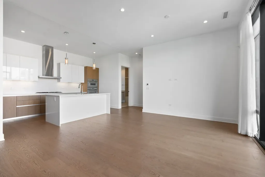 6 North Bishop Street Chicago IL 60607