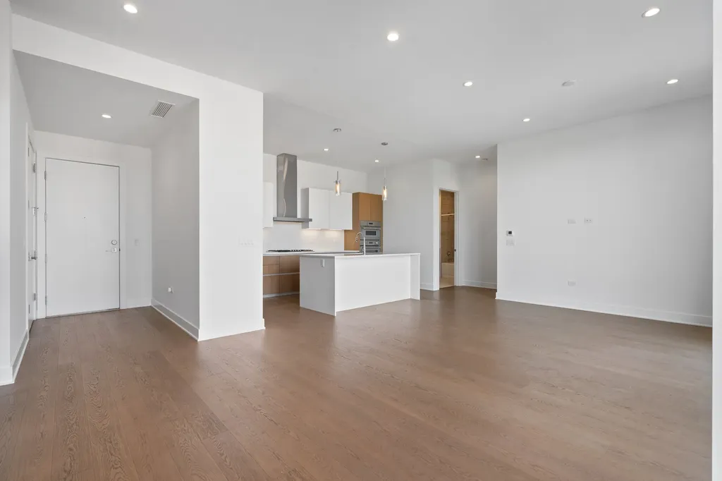 6 North Bishop Street Chicago IL 60607
