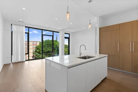 6 North Bishop Street Chicago IL 60607
