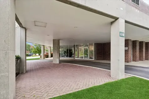 3925 Triumvera Drive Glenview IL 60025