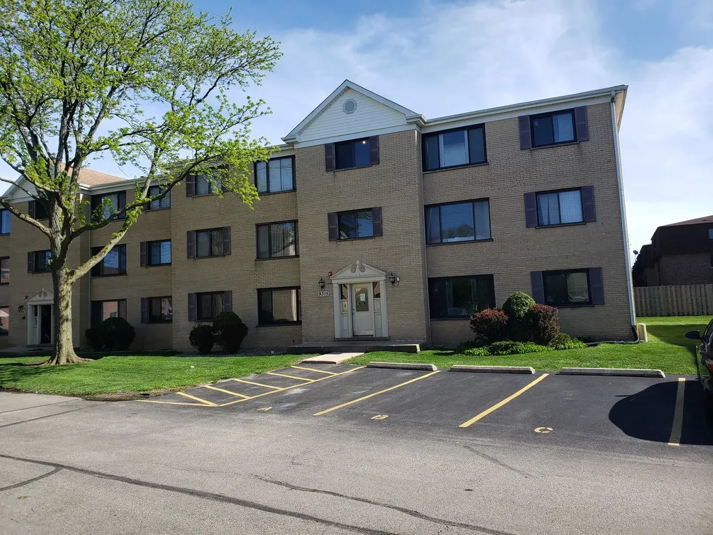 9315 Hamilton Court Des Plaines IL 60016