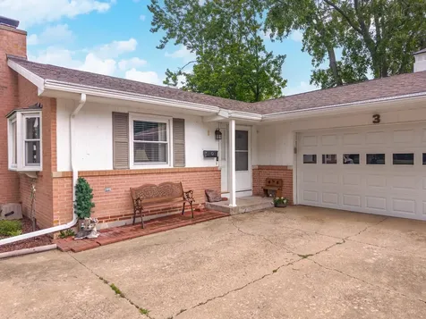 3 Manor Drive Pontiac IL 61764