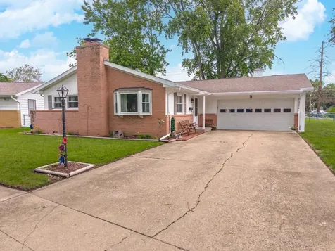 3 Manor Drive Pontiac IL 61764
