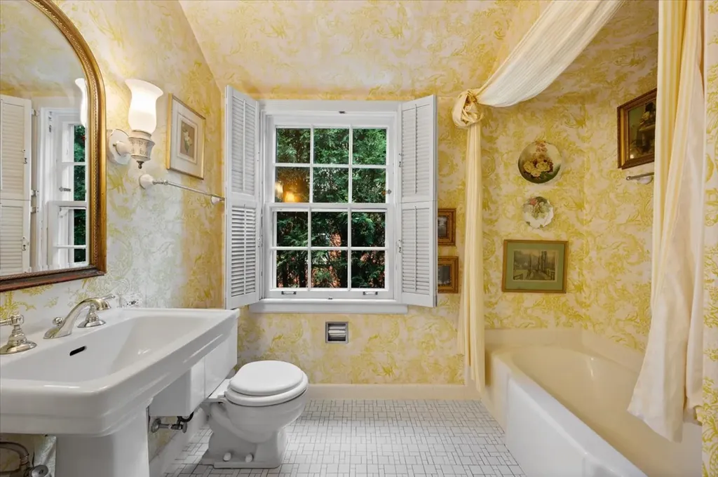 2304 Elmwood Avenue Wilmette IL 60091