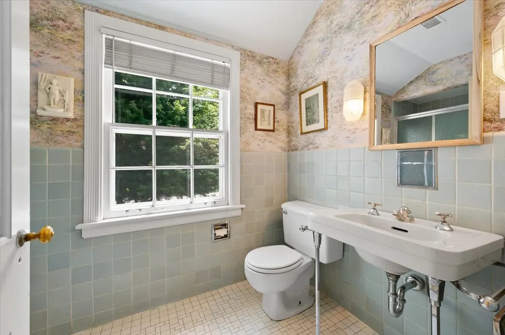 2304 Elmwood Avenue Wilmette IL 60091