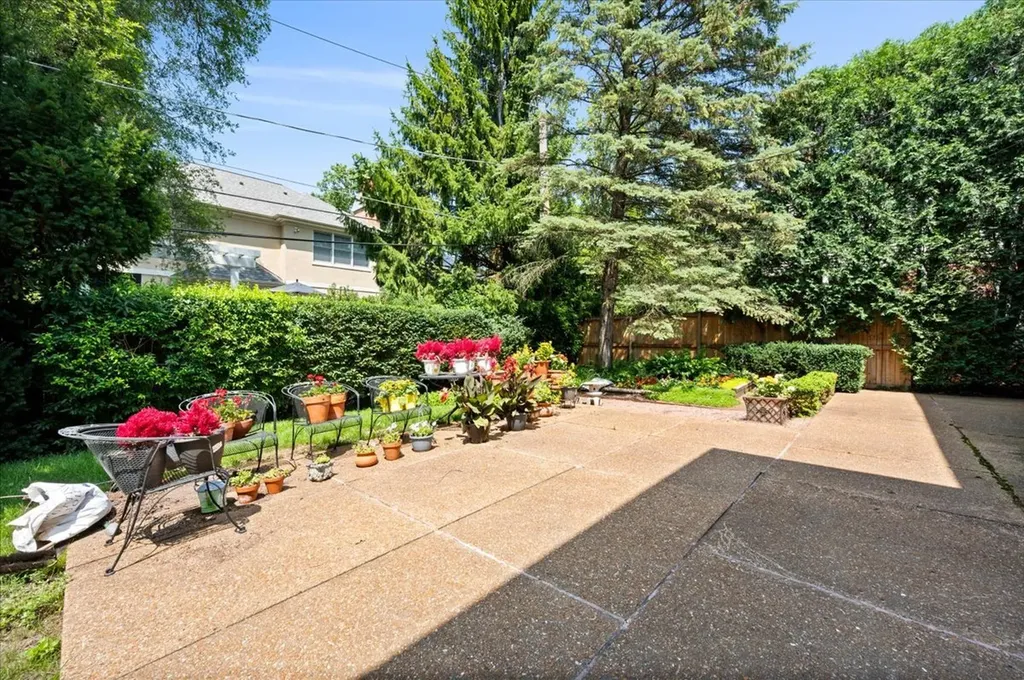 2304 Elmwood Avenue Wilmette IL 60091