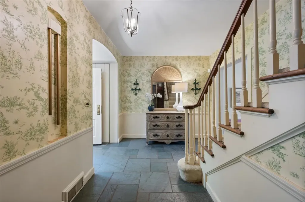 2304 Elmwood Avenue Wilmette IL 60091