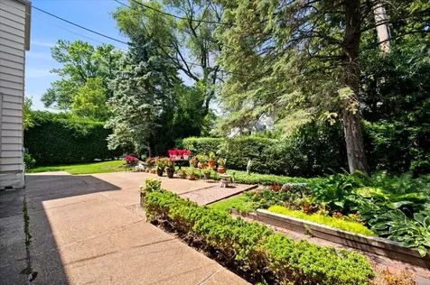 2304 Elmwood Avenue Wilmette IL 60091