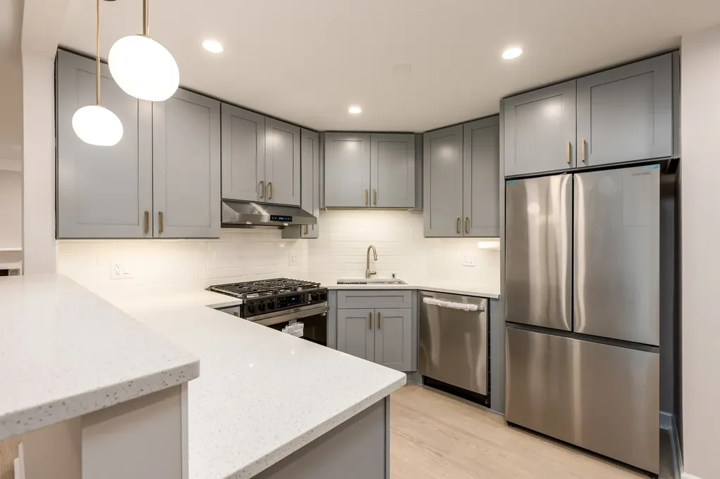 928 Colony Lake Drive Schaumburg IL 60194