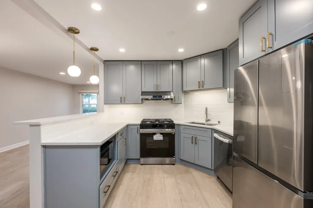 928 Colony Lake Drive Schaumburg IL 60194