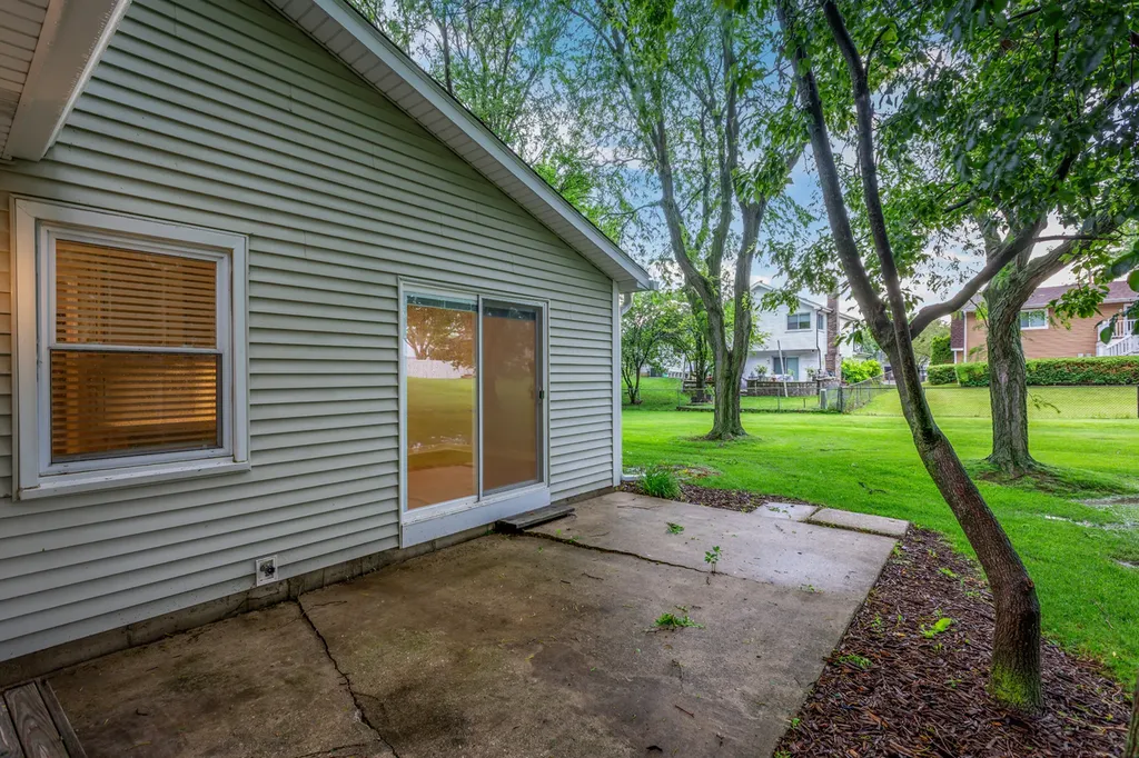 928 Colony Lake Drive Schaumburg IL 60194