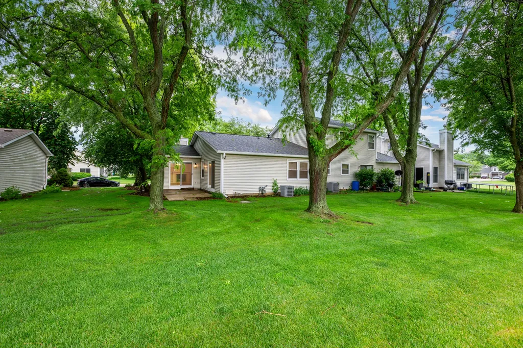 928 Colony Lake Drive Schaumburg IL 60194