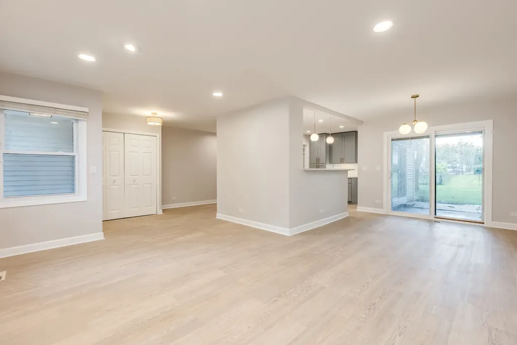 928 Colony Lake Drive Schaumburg IL 60194