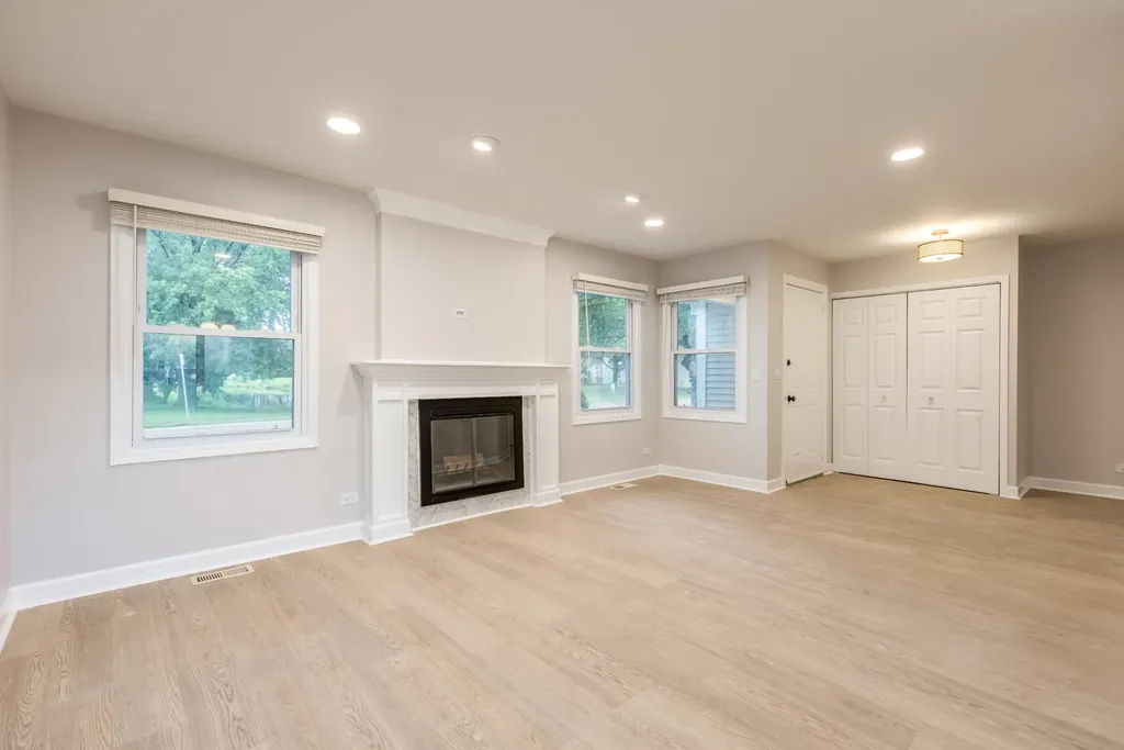 928 Colony Lake Drive Schaumburg IL 60194