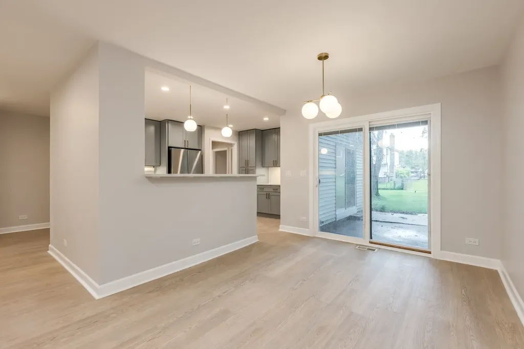 928 Colony Lake Drive Schaumburg IL 60194