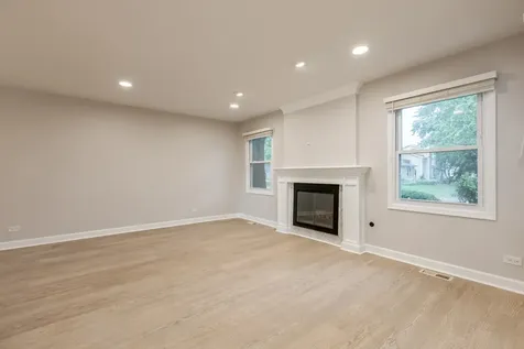 928 Colony Lake Drive Schaumburg IL 60194