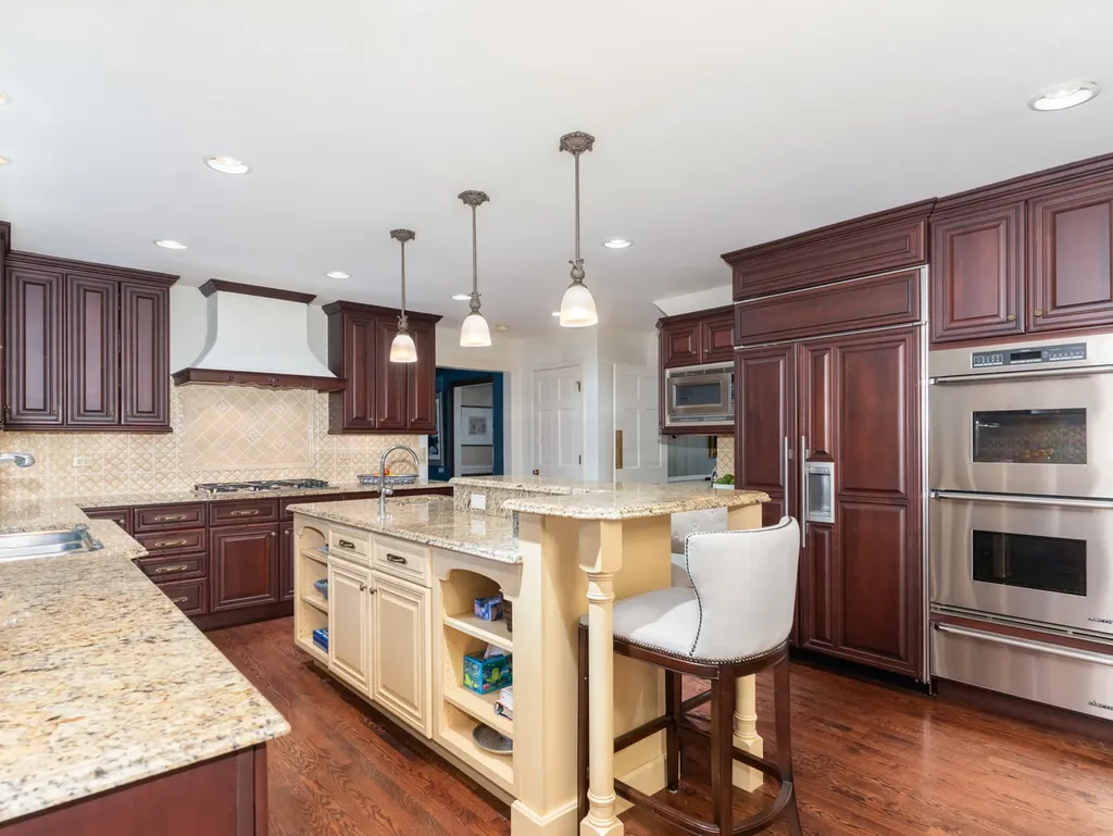 2137 Scarlet Oak Lane Lisle IL 60532