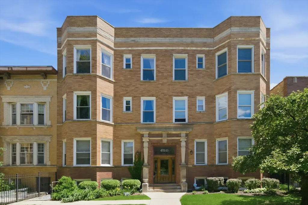 4713 North Dover Street Chicago IL 60640