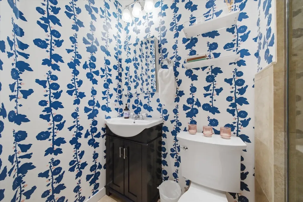 4713 North Dover Street Chicago IL 60640