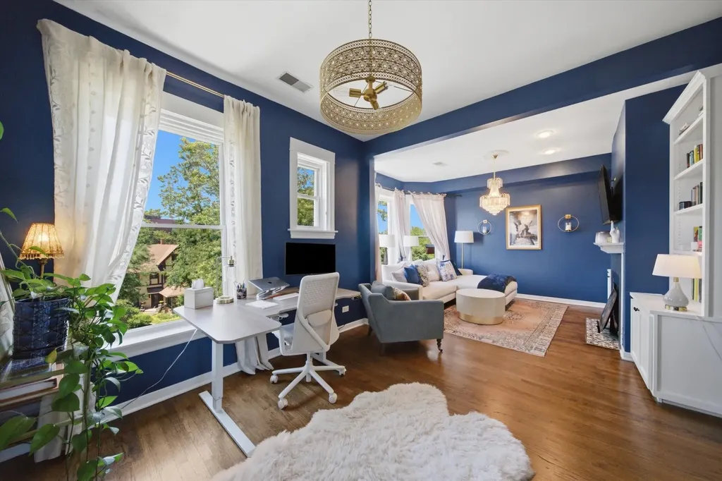 4713 North Dover Street Chicago IL 60640