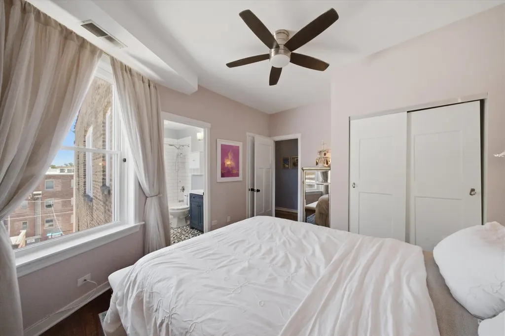 4713 North Dover Street Chicago IL 60640