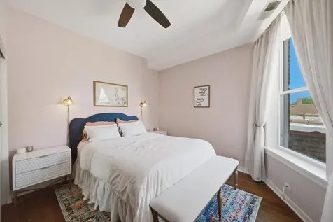 4713 North Dover Street Chicago IL 60640