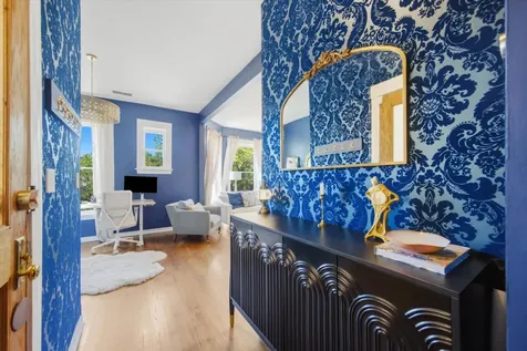 4713 North Dover Street Chicago IL 60640